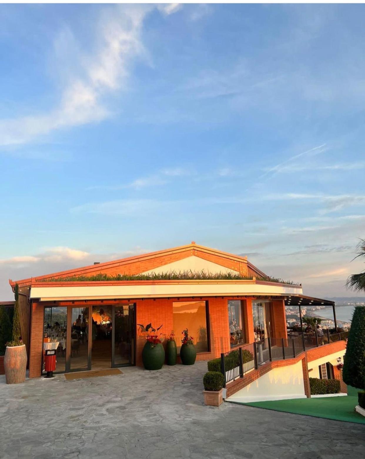 Agroturizem Kodra E Kuajve Resort Škalngur
