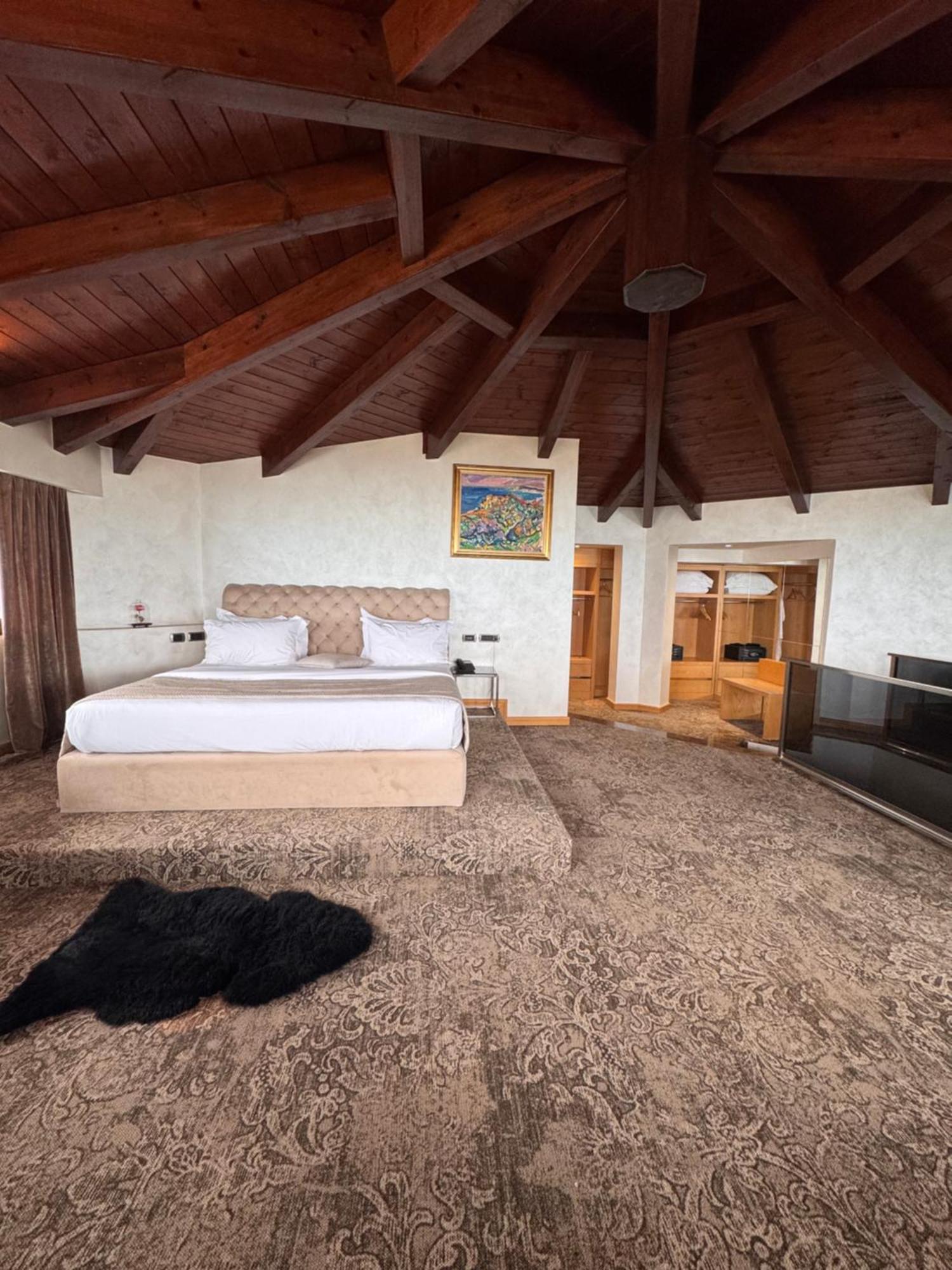 Resort Agroturizem Kodra E Kuajve Shkallnur